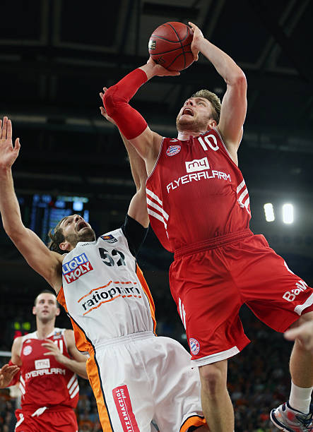 她最初接触 她最初接触