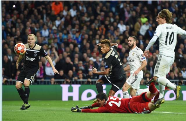 尽管在小组 尽管在小组