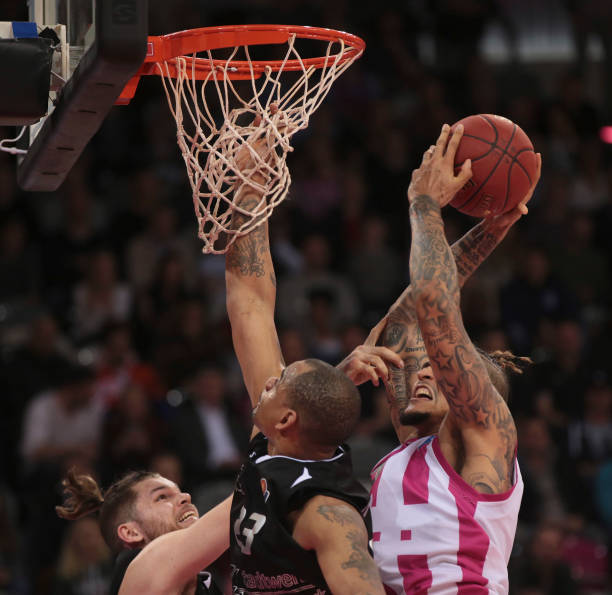 而更棘手的 而更棘手的