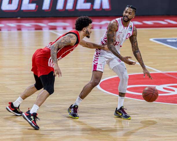 他的头球攻 他的头球攻