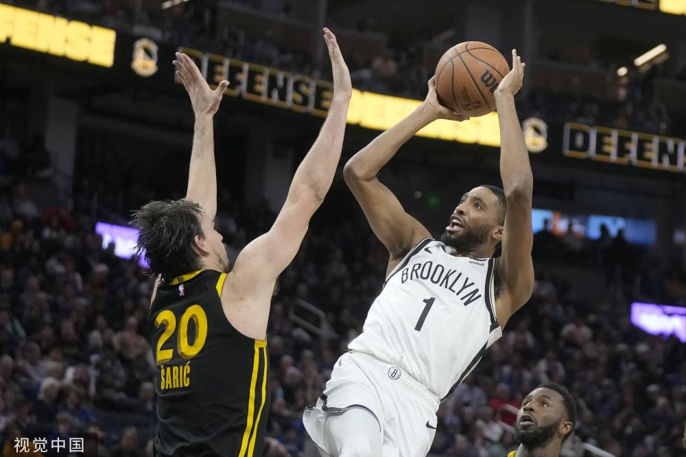 在他背后 在他背后