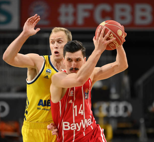 亚历山大 亚历山大